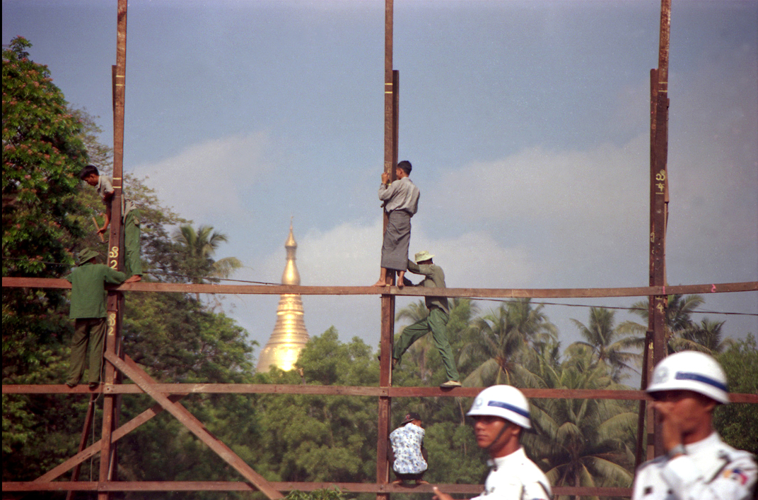 09 policiers Rangoon.jpg